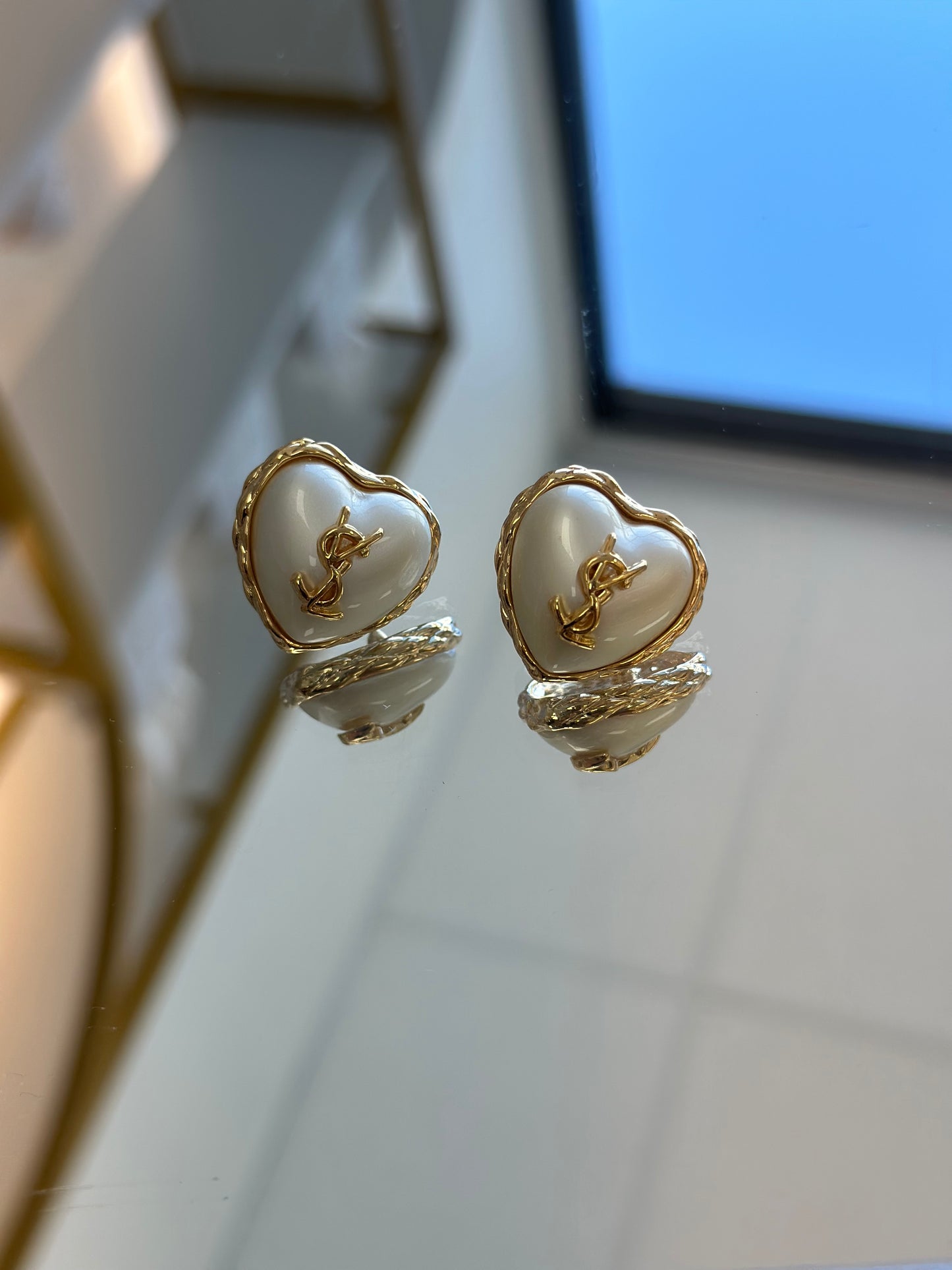 Perla Dupe Earrings