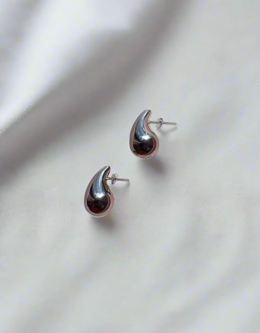 Teardrop silver earrings
