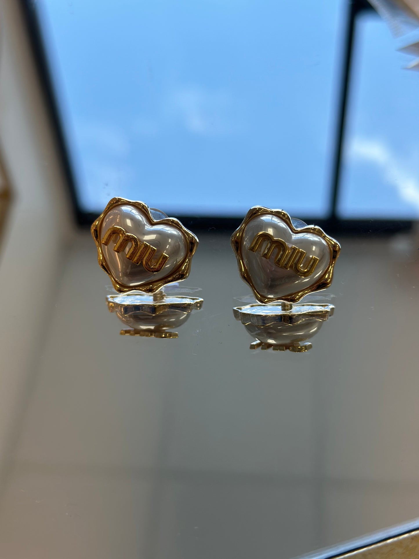 Perla Dupe Earrings