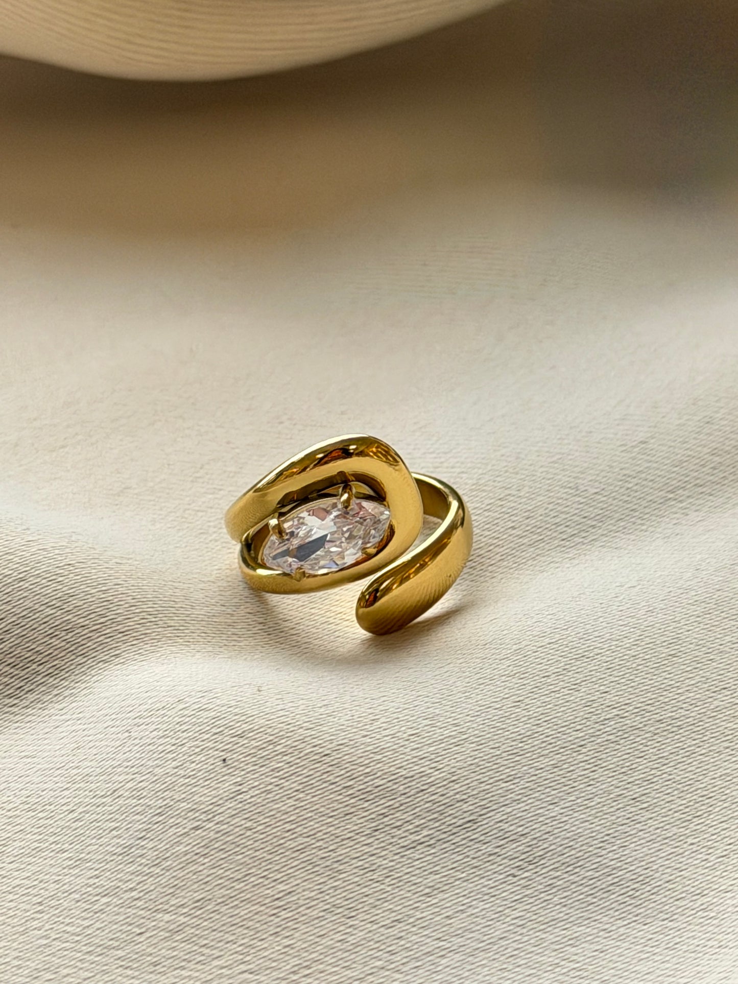 Claire ring