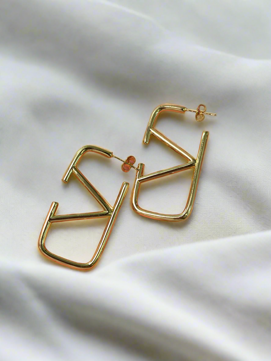 V Stud earrings