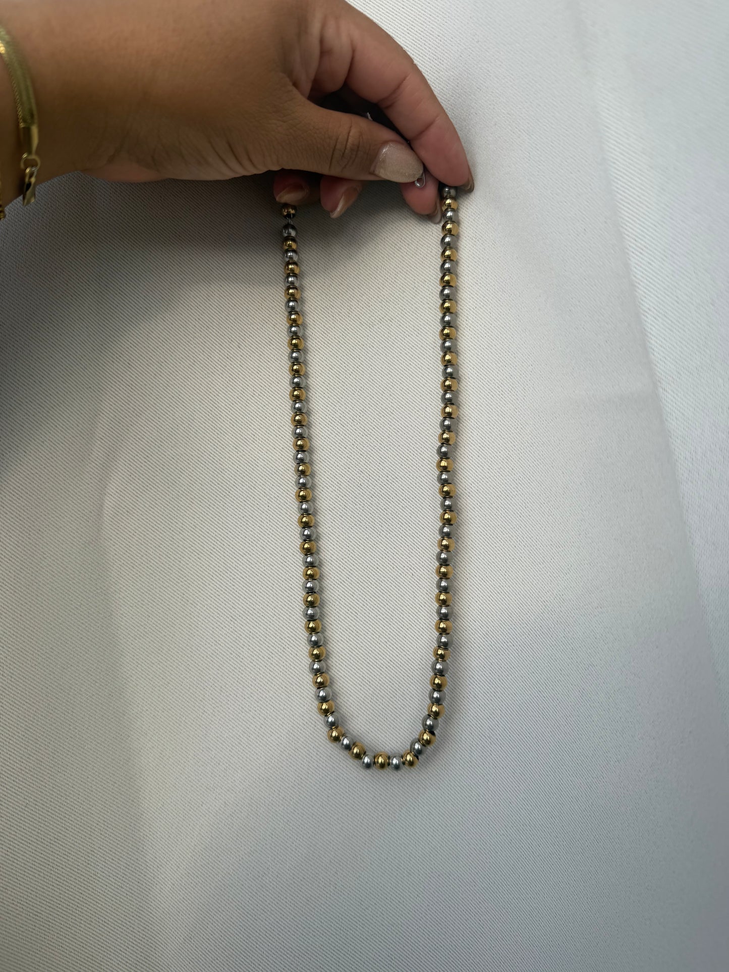 Small two tone beaded necklace