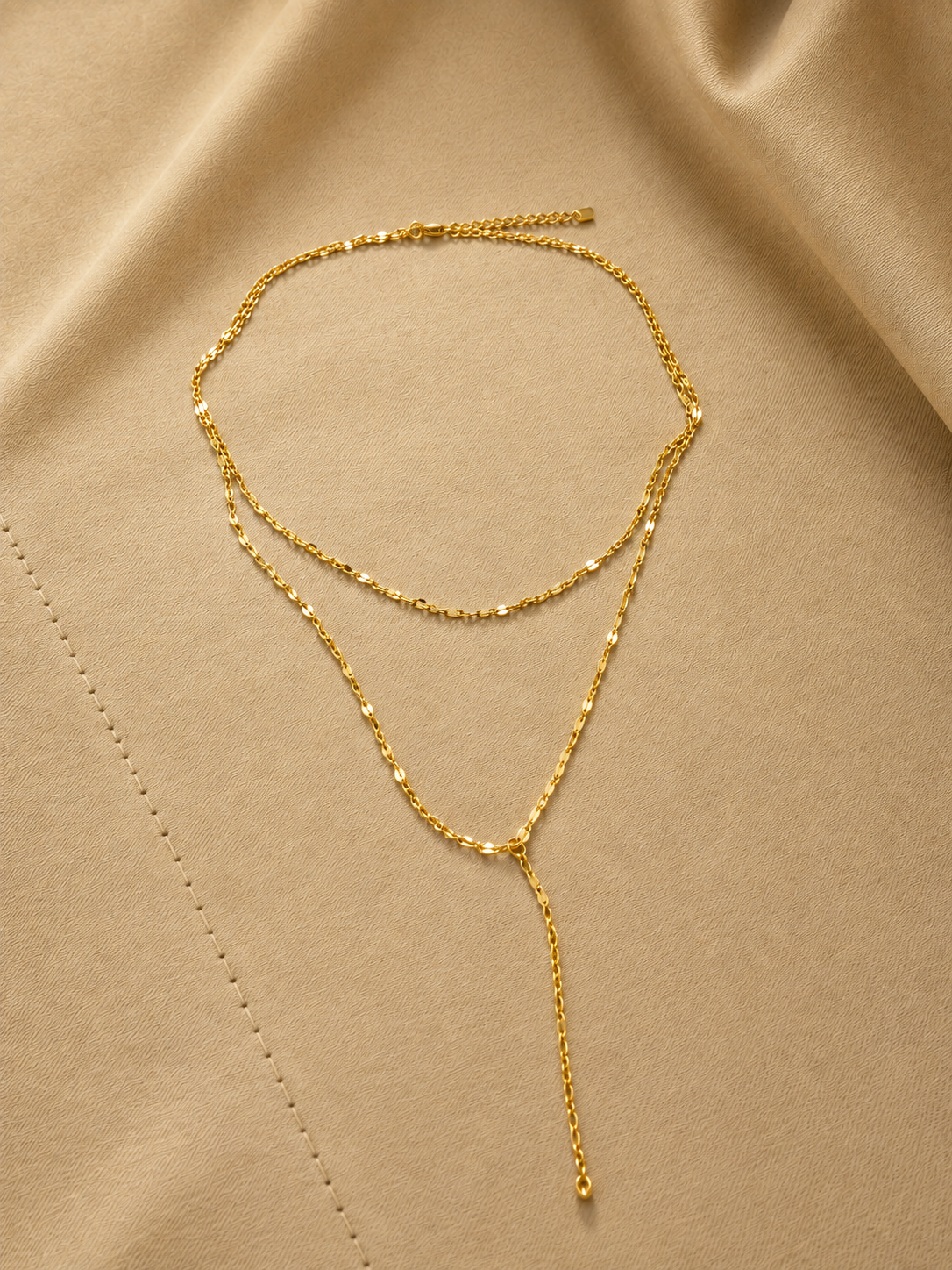 Lip Corbatín Necklace