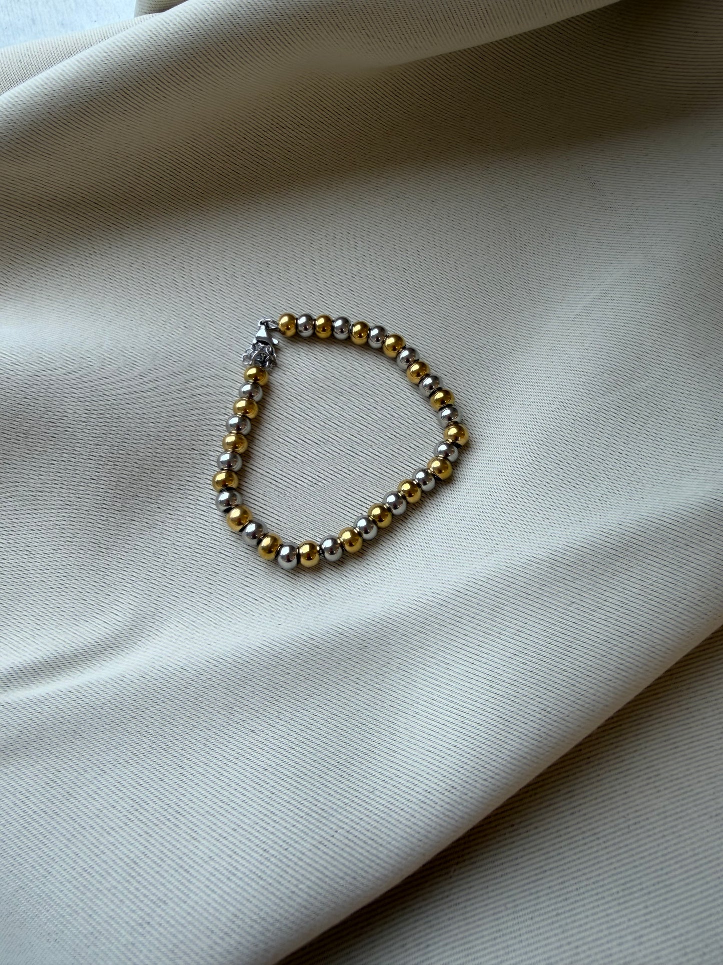 Two tone beaded bracelet