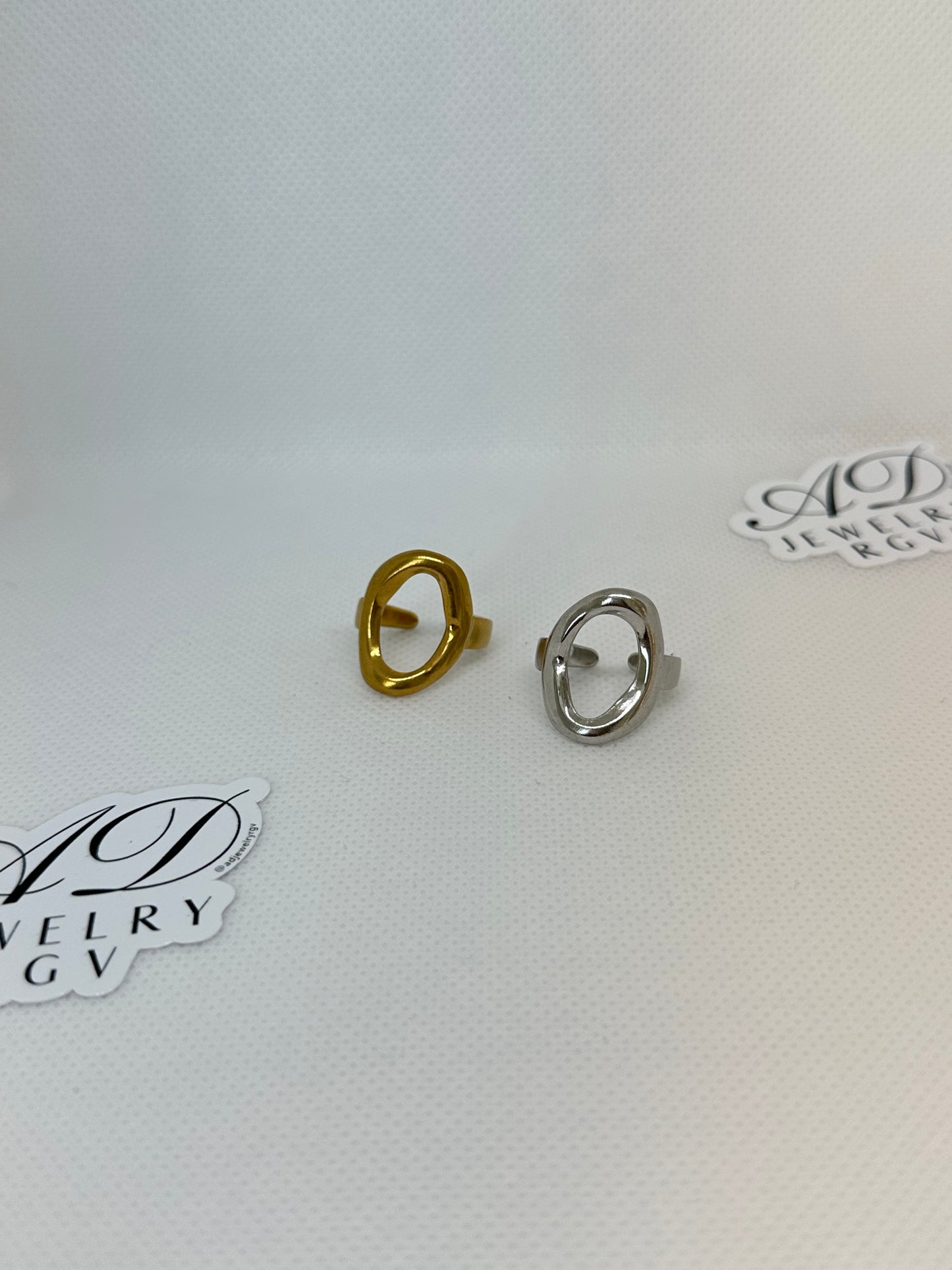 Oval ring